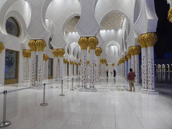 Sheikh Zayed Grand Mosque  (22).JPG