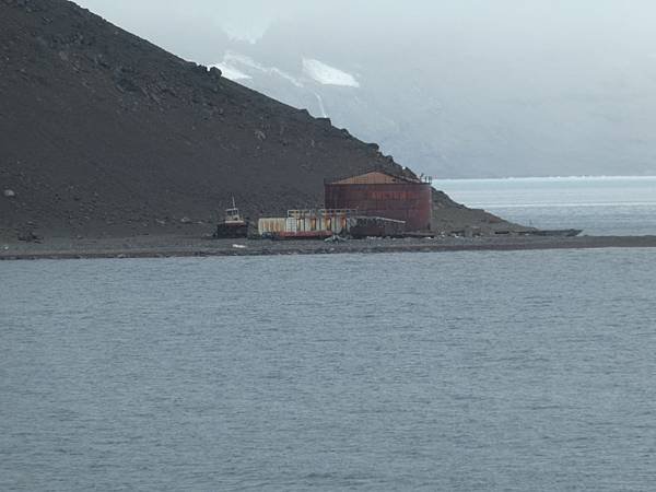 Arctowski Polish Antarctic Station  (1).JPG