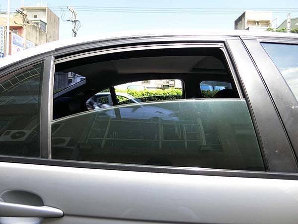 新竹國泰汽車大樓隔熱紙│褪下老舊褪色隔熱紙，舒熱佳鑽石LX賦予新面貌01