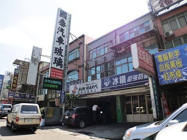 新竹國泰汽車大樓隔熱紙│褪下老舊褪色隔熱紙，舒熱佳鑽石LX賦予新面貌04