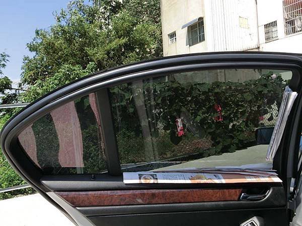 新竹國泰汽車大樓隔熱紙│褪下老舊褪色隔熱紙，舒熱佳鑽石LX賦予新面貌25