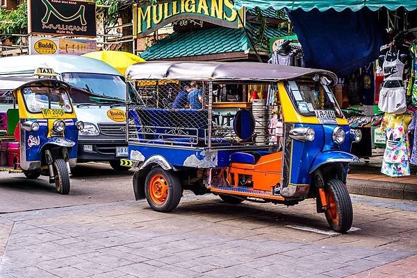 tuktuk-1643802_1920.jpg
