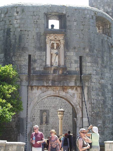 Dubrovnik-Walls-Pile Gate