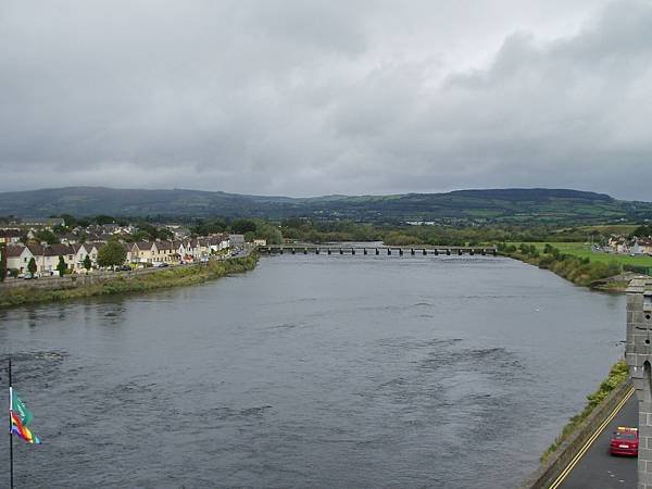 Limerick-King John%5Cs Castle-Shannon River