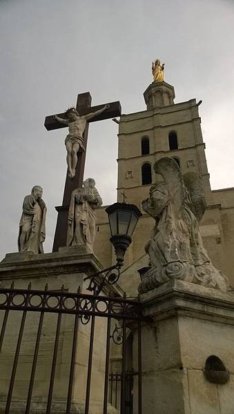 142 140917 Avignon-Cathedrale Notres Dame des Doms.jpg