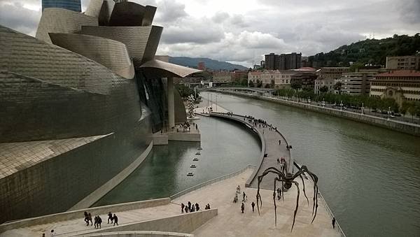 336 150523 Bilbao-Museo Guggenheim Bilbao.jpg