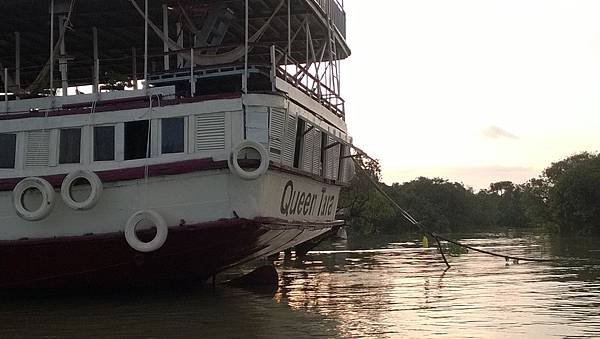 160 161013 Tonle Sap Lake.jpg
