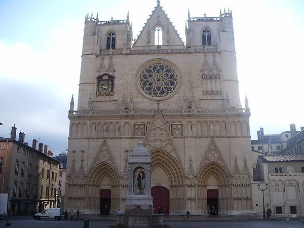 020 140922 Lyon-Cathedral St Jean.JPG