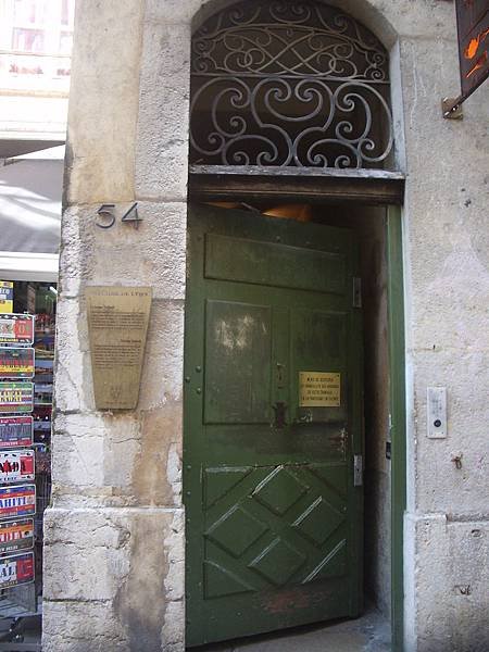 152 140922 Lyon-Vieux Ville-traboules(secret passage)-Rue St Jean.JPG