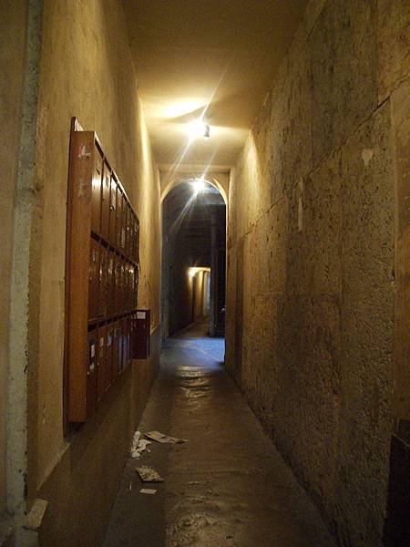 153 140922 Lyon-Vieux Ville-traboules(secret passage).JPG