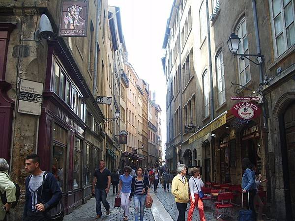 166 140922 Lyon-Vieux Ville-Rue St Jean.JPG