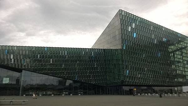 024 160605 Reykjavik-Harpa.jpg