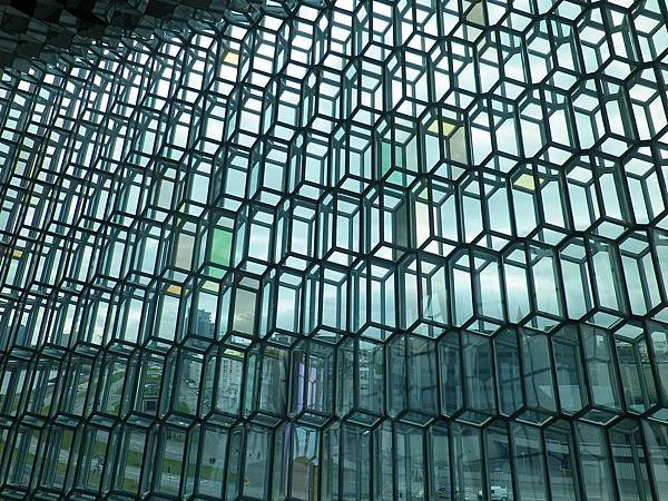 064 160605 Reykjavik-Harpa.JPG