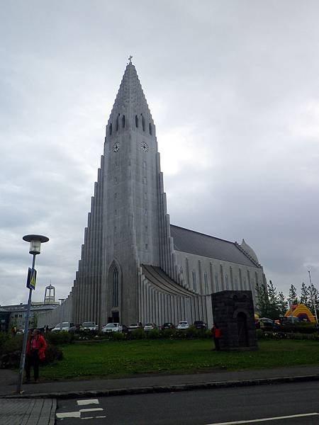 116A 160605 Reykjavik-Hallgrimskirkja.jpg