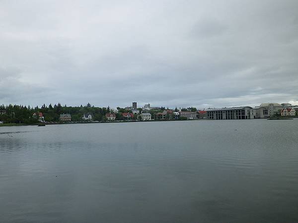 173 160605 Reykjavik-Tjörnin.JPG