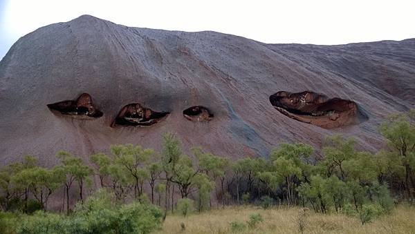 139 160913 Uluru-Base Walk.jpg