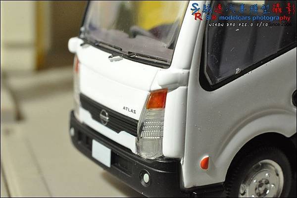 NISSAN ATLAS SAFETY LOADER by Tomica Limited Vintage 003.JPG