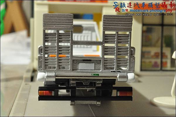 NISSAN ATLAS SAFETY LOADER by Tomica Limited Vintage 008.JPG