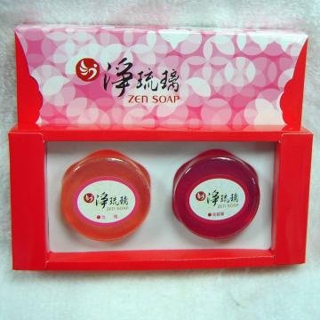 &lt;font
                color=red&gt;【年終特賣會買二送一】&lt;/font&gt;《淨琉璃》手工美容皂禮盒【100g*二入】(紅+紫)