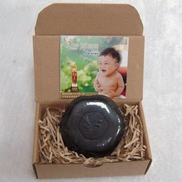 &lt;font
                color=red&gt;【年終特賣會買二送一】&lt;/font&gt;淨琉璃ZEN
                SOAP銀碳魔皂100g