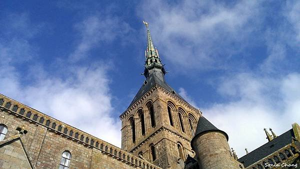 《金字塔山形的完美奇蹟﹣聖米歇爾山！法國．Mont ST Michel》10