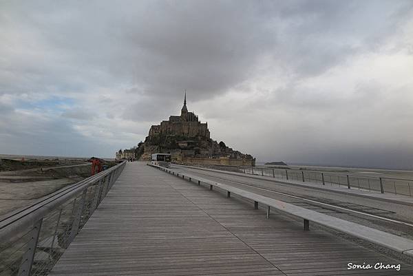 《La Mère Poular ﹣普拉嬤嬤！法國．Mont ST Michel》01