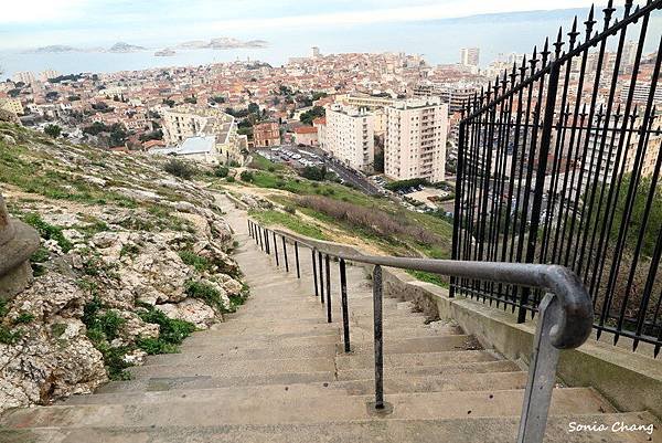 《我在馬賽山上點盞祈福之燈！法國．Marseille》07