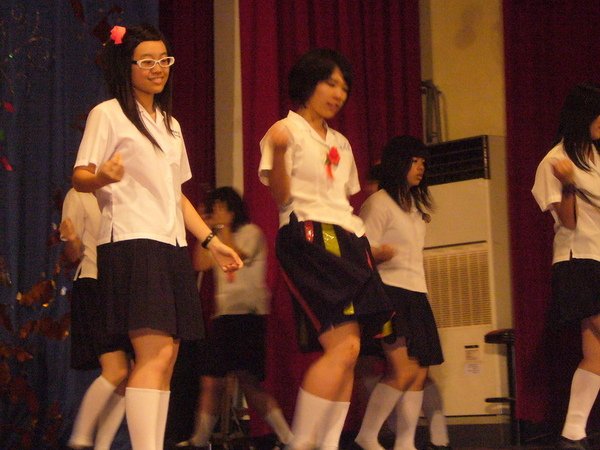 總統跳「夏琪菈」，一整個很奔放！