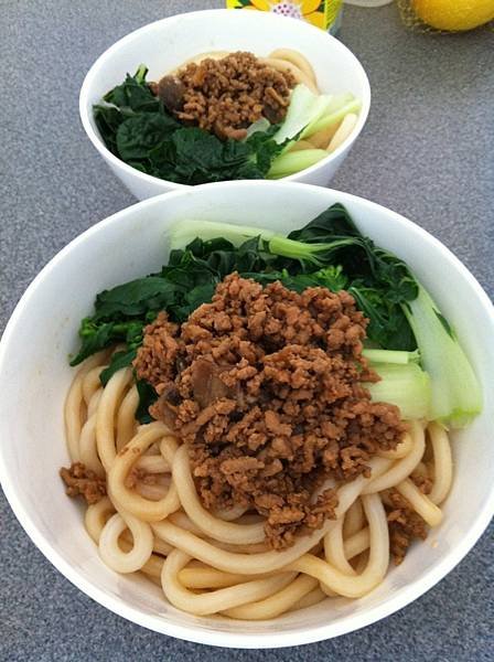 2012.11.18 肉燥麵.JPG