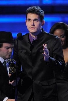 capt_01064624e49d404aae9dd3450f8fcdde_grammy_awards_show_cadc262.jpg