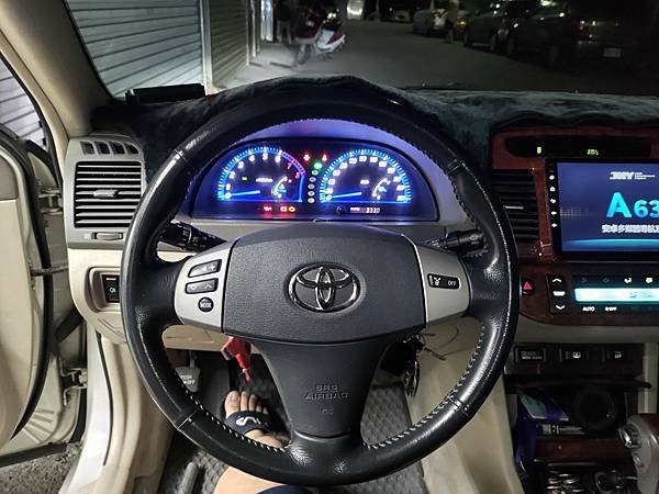 2003 五代CAMRY 改裝日規三幅方向盤 方控 旅程油耗控制保留1.jpg