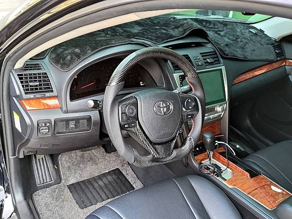 六代CAMRY 改裝 新款RAV4 ALTIS VIOS YARIS 變形蟲卡夢方向盤3.jpg