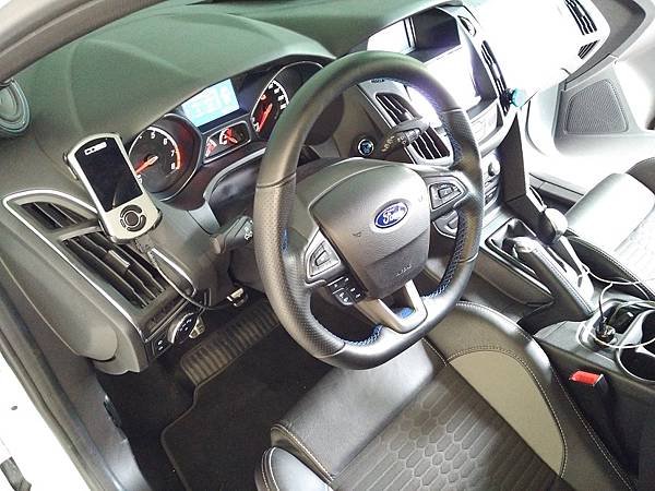 FOCUS MK3 ST 裝 Pioneer 8850BT 方控2.jpg