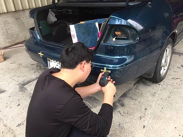 倒車雷達 顯影 + 排檔頭更換3.jpg