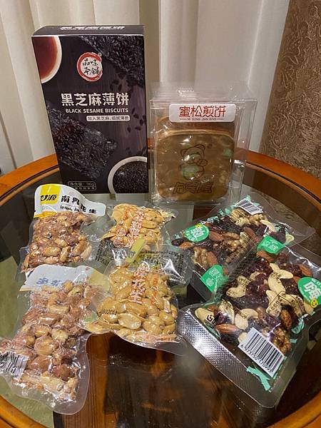 【零食很忙】種類繁多，ㄧ顆糖果也賣，中國小包裝零食店爆發式拓