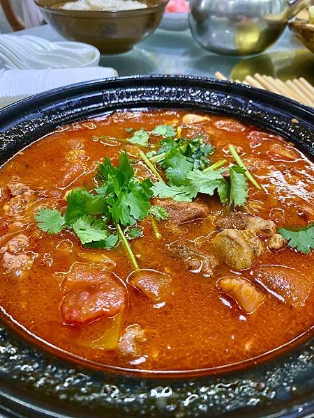 雅方熊貓故鄉，「雅安土砂鍋」旅行團午餐
