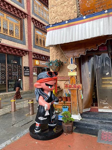 理塘【仁通古街】咖啡店，咖啡，手工青稞麵包、餅乾和酸奶，氂牛