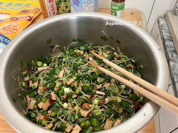[Sophie下廚去]用水餃皮/蛋餅皮自製韭菜盒