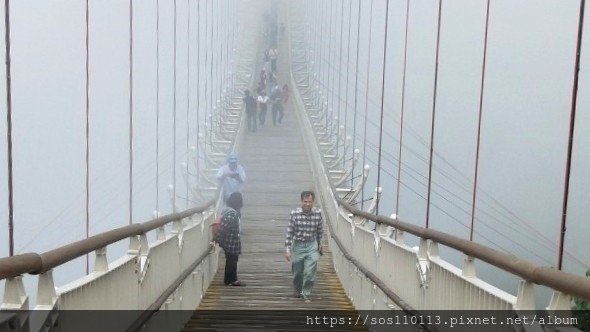 霧很濃 漫步在雲端