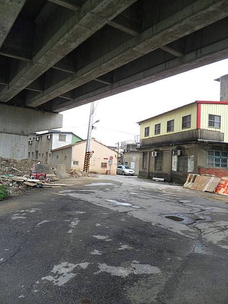 溪洲路平交道