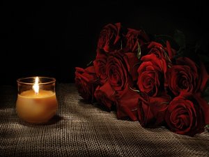 romantic-candles-and-flowers-for-bedroom