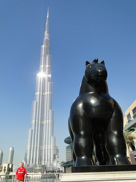 杜拜 (15) Dubai Mall門口的可愛馬,出自哥倫比亞藝術家之手.jpg