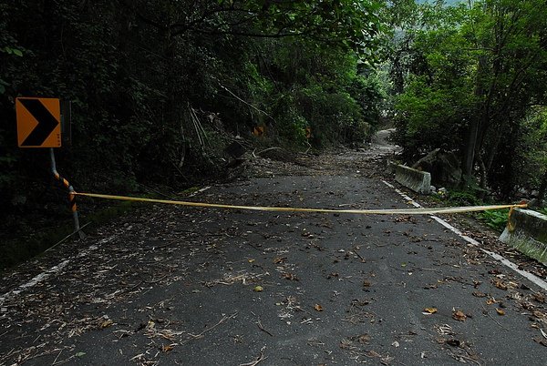 風災後封路的民生村道路