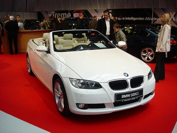 800px-BMW_3_Convertible.jpg