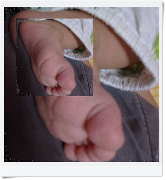 2011.09.19晴晴的小腳丫.jpg