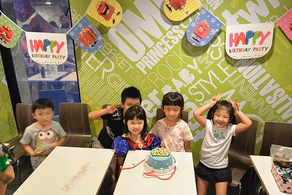 亞亞的Happy birthday to Charlie (4).JPG