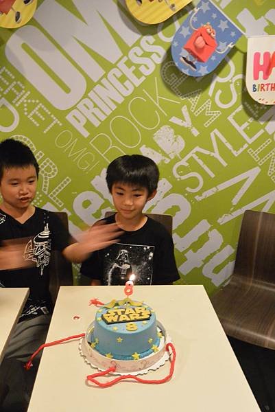 亞亞的Happy birthday to Charlie (7).JPG