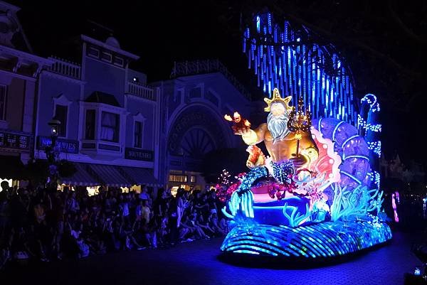 香港迪士尼樂園：「迪士尼光影匯」夜間巡遊 (8).JPG