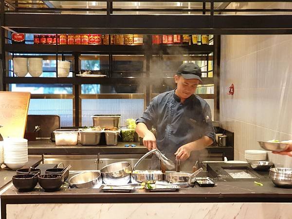 新加坡JW MARRIOTT HOTEL SINGAPORE SOUTH BEACH：Beach Road Kitchen (1).jpg