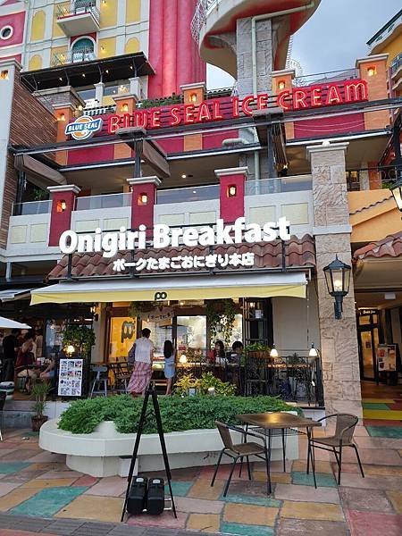 日本沖縄県ポークたまごおにぎり本店北谷アメリカンビレッジ (3).jpg